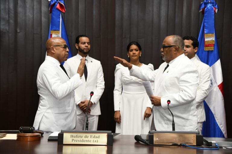 Diputados escogen nuevamente a Alfredo Pacheco como presidente de la Cámara de Diputados