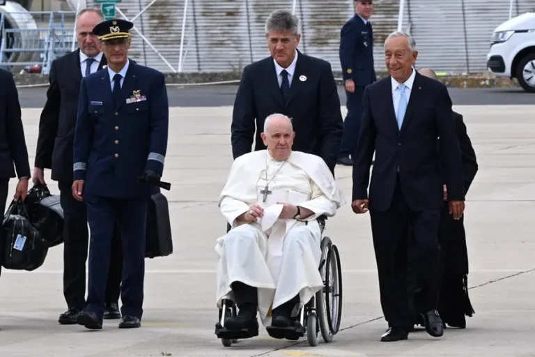 El papa Francisco llega a Lisboa para participar en la Jornada Mundial de la Juventud