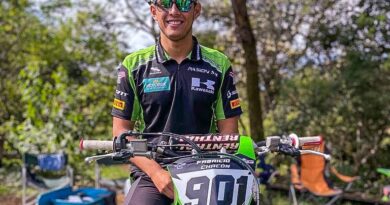 Tico Fabricio Chacón llega para correr el domingo en VII Motocross de La Vega
