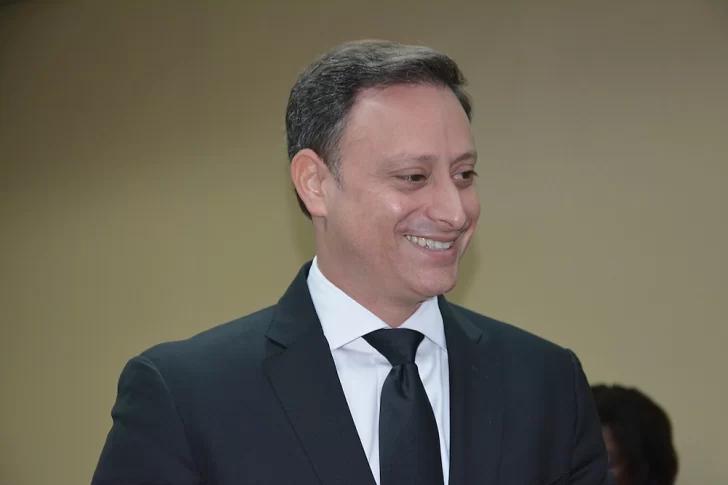 Autorizan a Jean Alain a ejercer como abogado en su propia oficina