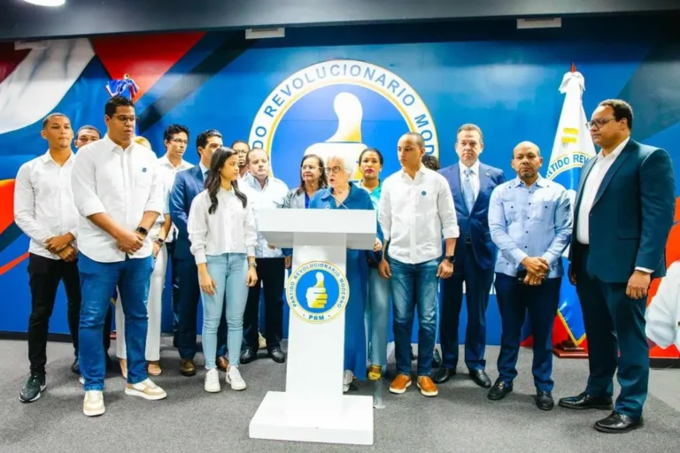 Milagros Ortiz Bosch inscribe precandidatura presidencial Luis Abinader