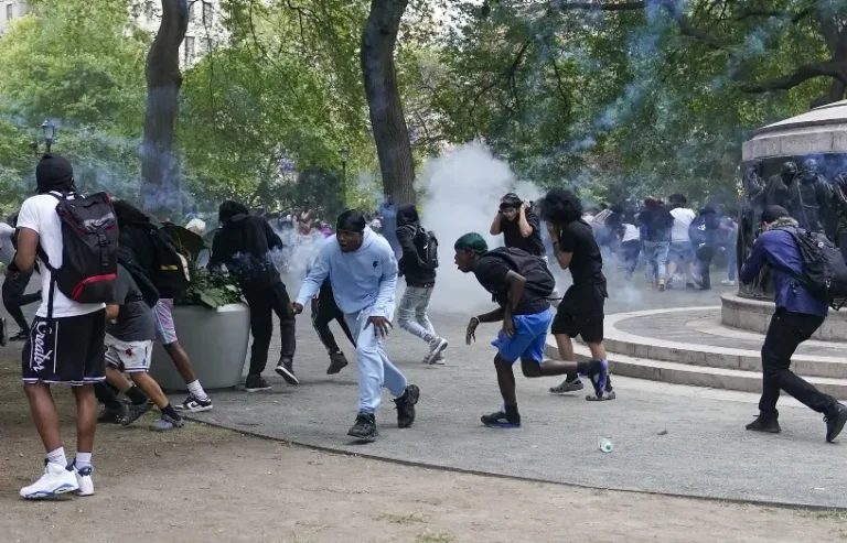 Miles de personas generan disturbios en Manhattan