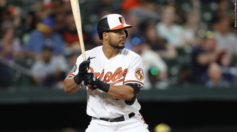 Jonrones sellan dominio de Orioles sobre Azulejos en serie particular