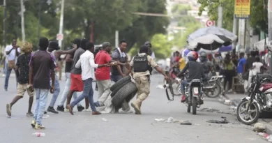 Policía dispersa protesta contra inseguridad Haití
