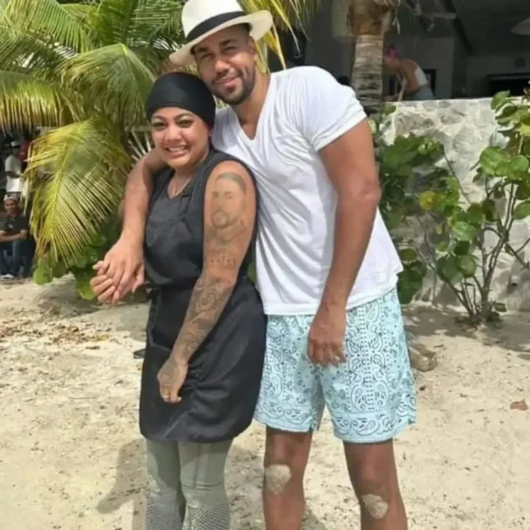 Romeo Santos sorprende a fan que tiene tatuada su cara