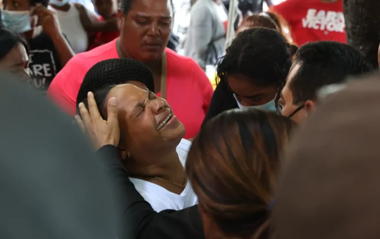 San Cristóbal devastado, once muertos, diez desaparecidos