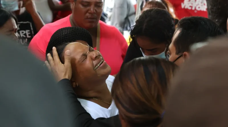San Cristóbal devastado, once muertos, diez desaparecidos