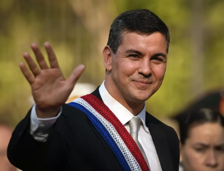 Santiago Peña asume como nuevo presidente Paraguay