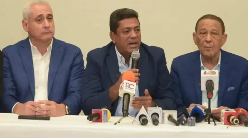 Santos, Fiquito, Maríñez y otros dejan el PRD; critican la «alianza»