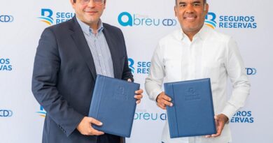 Seguros Reservas firma acuerdo para cobertura cirugía robótica