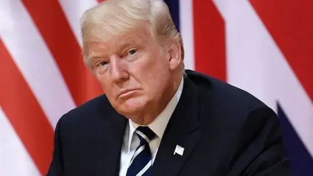 Trump debe pagar fianza de 200 mil dólares