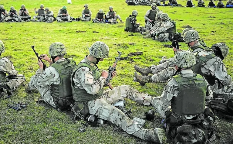 Unión Europea ve posibilidad de entrenar a ucranianos