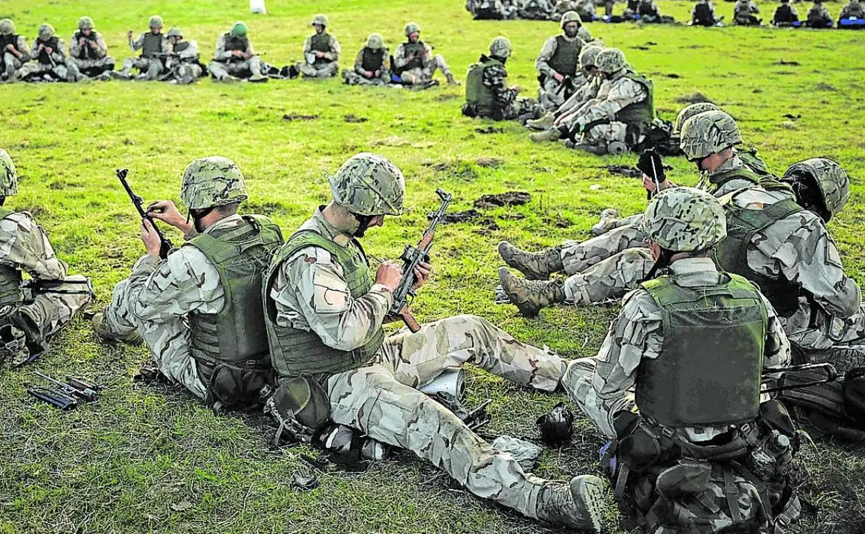 Unión Europea ve posibilidad de entrenar a ucranianos