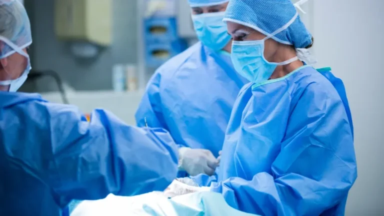 Una mujer dona el útero a su hermana, el primer trasplante de este tipo en el Reino Unido