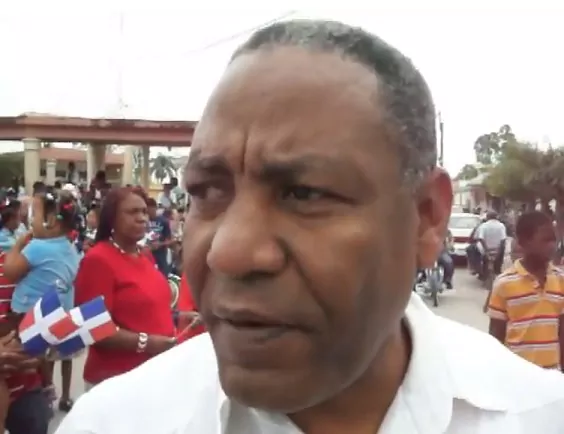Alcalde de Consuelo, sometido por emitir cheques sin fondos, es apresado en el Aeropuerto de Punta Cana