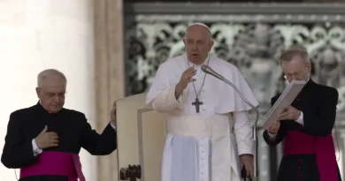 El papa pide a los cristianos “ensuciarse las manos” para “construir la paz»