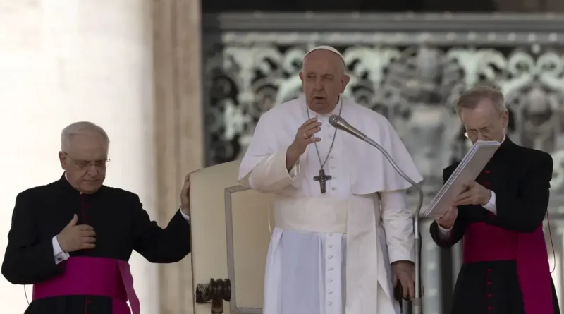 El papa pide a los cristianos “ensuciarse las manos” para “construir la paz»