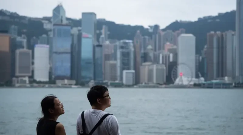 Hong Kong se paraliza y eleva la alerta ante la llegada del supertifón Saola