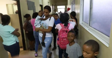 Hospitales repletos de casos dengue; familias se muestran asustadas