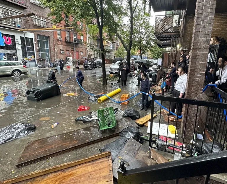 Nueva York paralizado por torrenciales lluvias