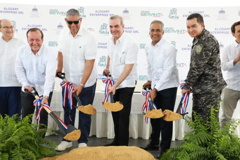 Presidente entrega 177 viviendas Los Alcarrizos