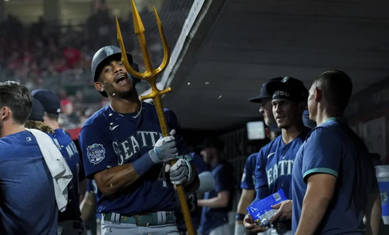 Julio Rodríguez pega su jonrón 28 en derrota