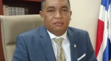 Senador Yván Lorenzo se recupera tras sufrir accidente