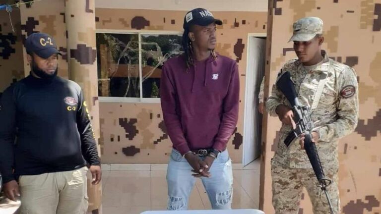 Detienen a dominicano portaba nueve pasaportes haitianos