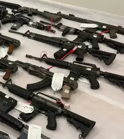 Banda trafica armas largas de contrabando