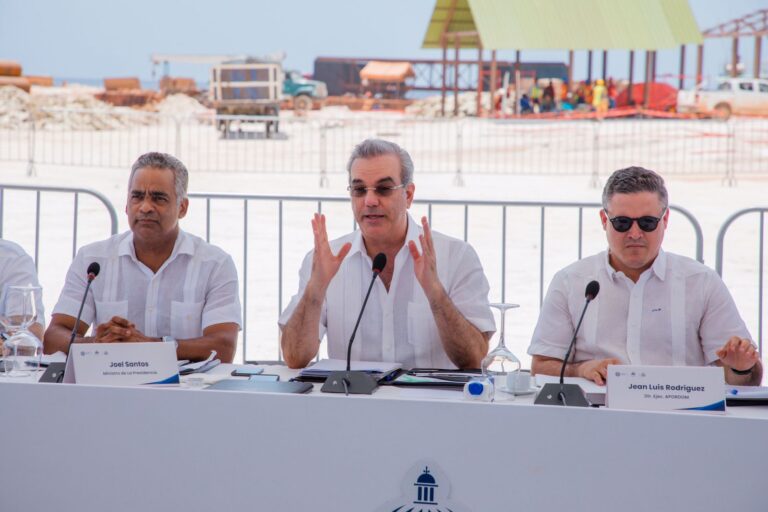 Presidente Abinader inaugura destacamento Comando Sur y tres destacamentos navales en Barahona