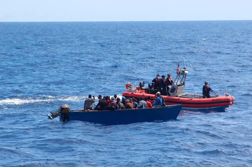 Repatrian a 59 dominicanos detenidos en aguas de Puerto Rico
