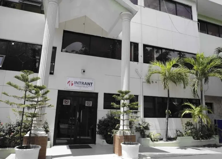 Señalan empresas del transporte turístico sin licencias de operación