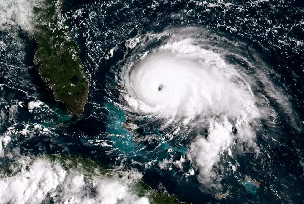 El poderoso huracán Lee categoría cinco pasará muy al norte de las Antillas Menores