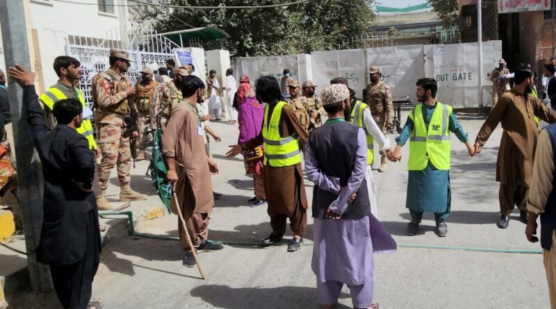 Suben a 52 los muertos y más de 50 heridos en un ataque suicida en el sur de Pakistán