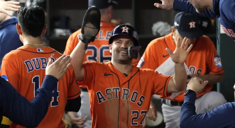 Jonrón de Altuve pone Astros a un juego de la Serie Mundial