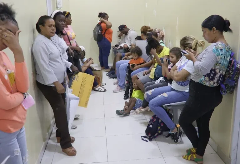 Centros desbordados de pacientes con dengue