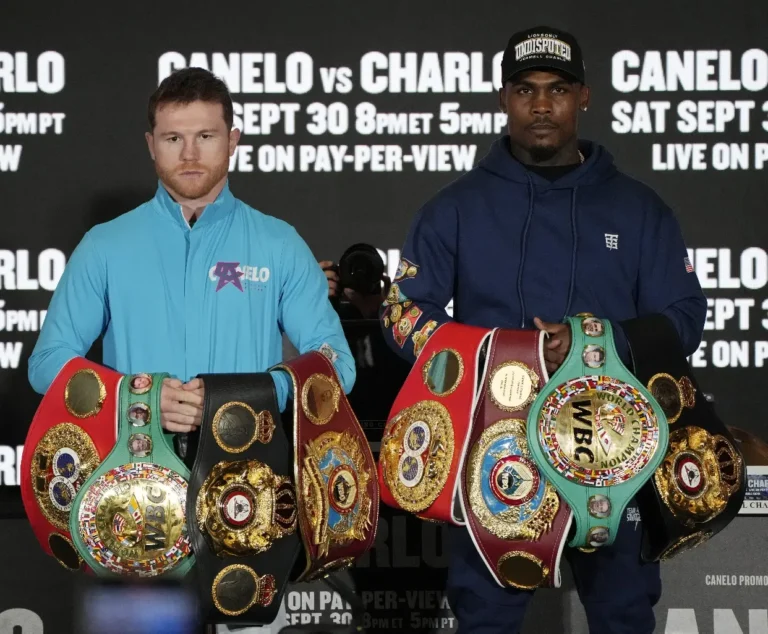 Joan Guzmán, en la esquina de Charlo en su pelea con Canelo