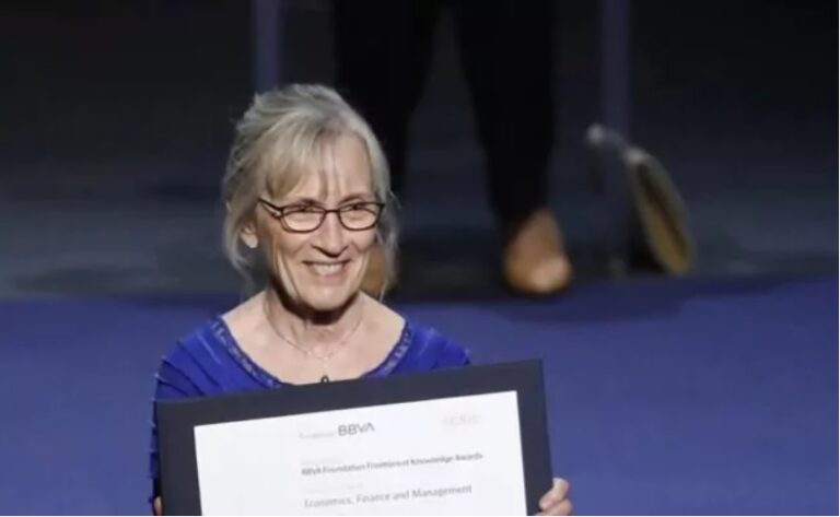 La estadounidense Claudia Goldin es la premio Nobel de Economía 2023