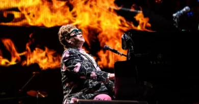 Elton John deslumbra con sus canciones en el anfiteatro Dorado Park