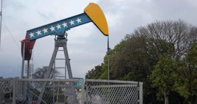 Estados Unidos levanta temporalmente sanciones sobre petróleo y gas de Venezuela