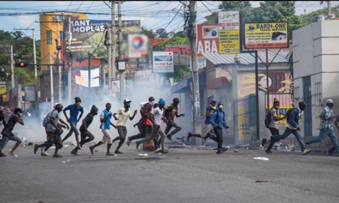 HAITI: Pandilla armada saquea e incendia una estación policial