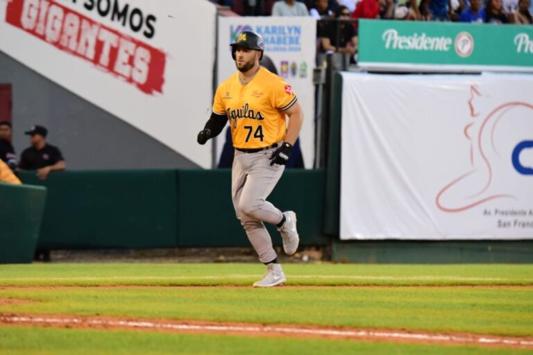 Palka pega jonrón y Águilas continúan su vuelo en torneo de béisbol RD
