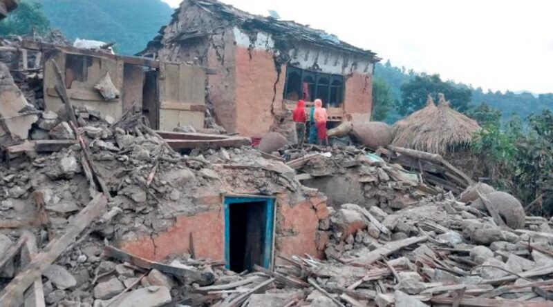 NEPAL: Al menos 128 muertos y decenas heridos por terremoto