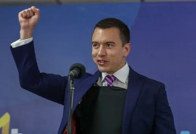 Daniel Noboa asume hoy presidencia de Ecuador