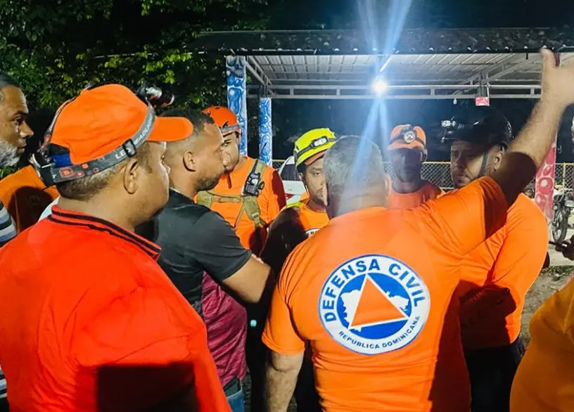 Defensa Civil rescata a siete personas fueron arrastradas por crecida