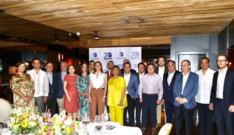 Fisco gana más si quita distorsión que gravando más los autos