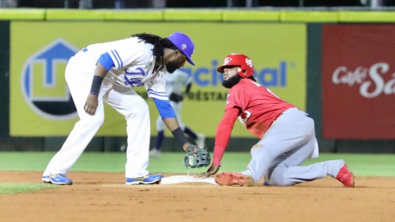 Gigantes en la cima beisbol RD; Licey y Estrellas obtienen victorias
