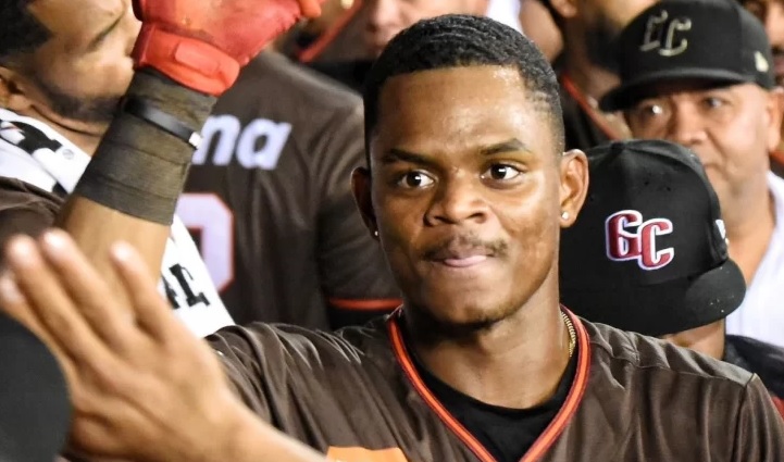 Gigantes siguen líderes; Bonifacio llega 400 hits; Licey y LE triunfan
