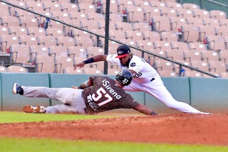 Gigantes y Estrellas triunfan en el beisbol profesional R. Dominicana