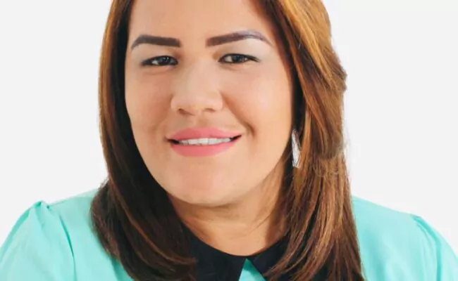 Exprecandidata a alcaldesa de Hondo Valle se le fue al PLD con sus dos regidores y 30 presidentes de Comités de Base
